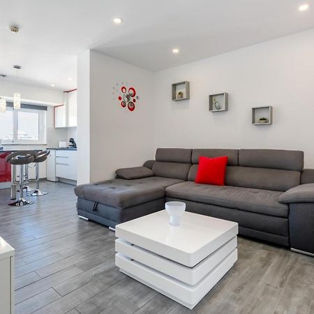 Red Velvet 1 Bdr Flat With Balcony By Lovelystay Portimão Exterior foto