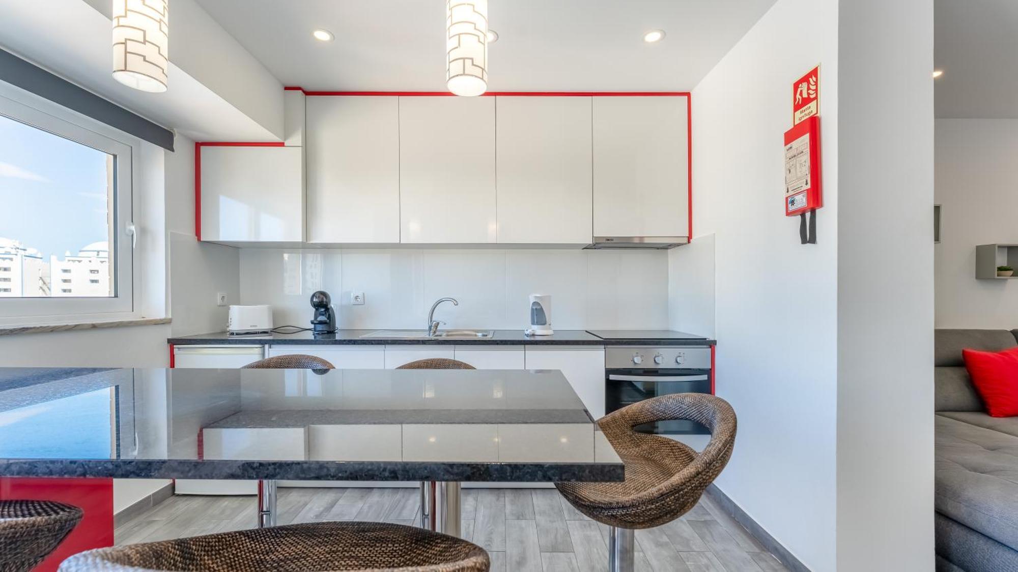 Red Velvet 1 Bdr Flat With Balcony By Lovelystay Portimão Exterior foto