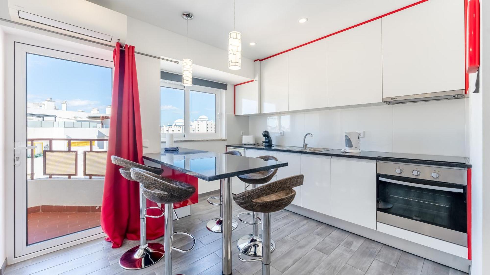Red Velvet 1 Bdr Flat With Balcony By Lovelystay Portimão Exterior foto